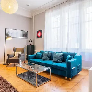 Sleep'n With Air Conditioner Apartment